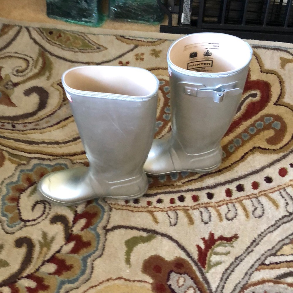 Only worn twice silver hunter boots.